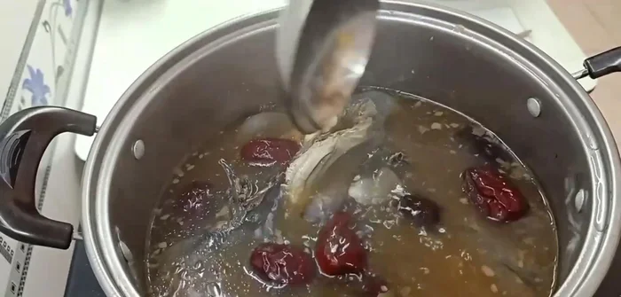 Nêm nếm lại gia vị cho vừa khẩu vị.