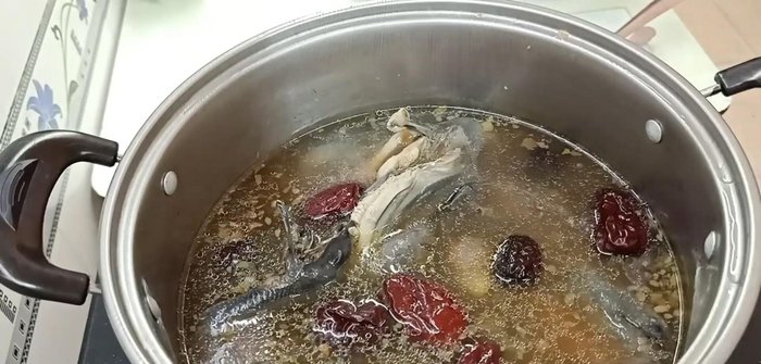 Cho thêm 1/2 muỗng cà phê muối nếu cần.