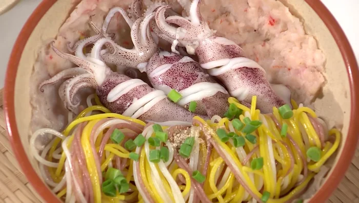 Thêm hành lá.