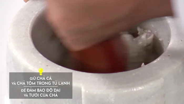 Cho hỗn hợp vào tủ lạnh để giữ độ tươi ngon.