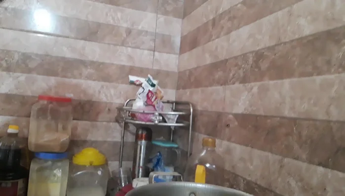 Thêm một ít hạt nêm, bột canh và muối vào nước luộc để bí có vị đậm đà và giữ màu xanh.