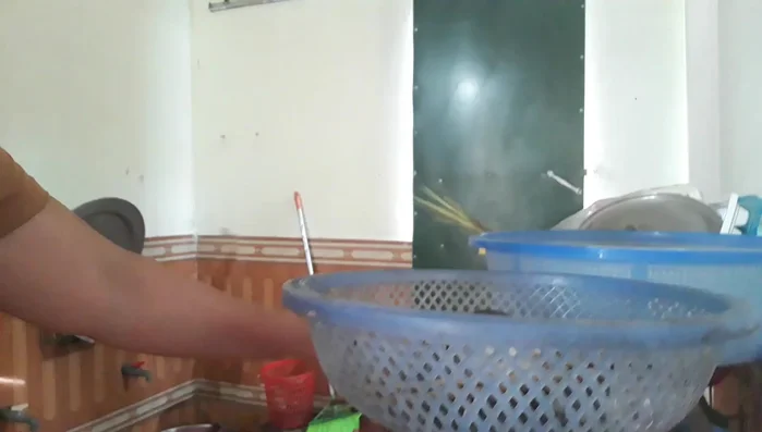 Vớt bí ra đĩa và thưởng thức.