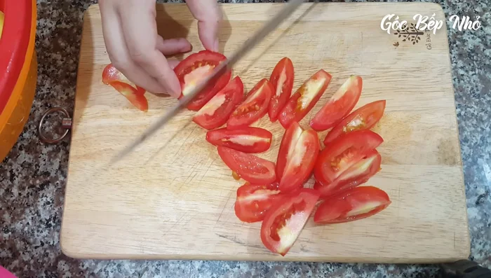 Băm nhỏ hành tím và gừng.