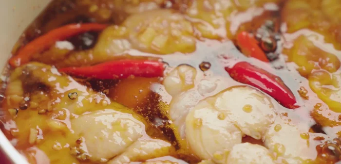Mở lửa trung bình cho cá sôi, hạ lửa nhỏ, đậy nắp, kho thêm 10 phút. Mở nắp, trở nhẹ nhàng cá, hạ lửa thật nhỏ, kho thêm 15 phút nữa.