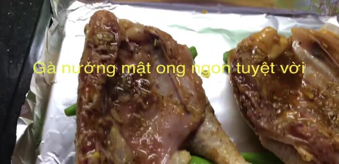 Nướng gà ở 280 độ C trong 30 phút.