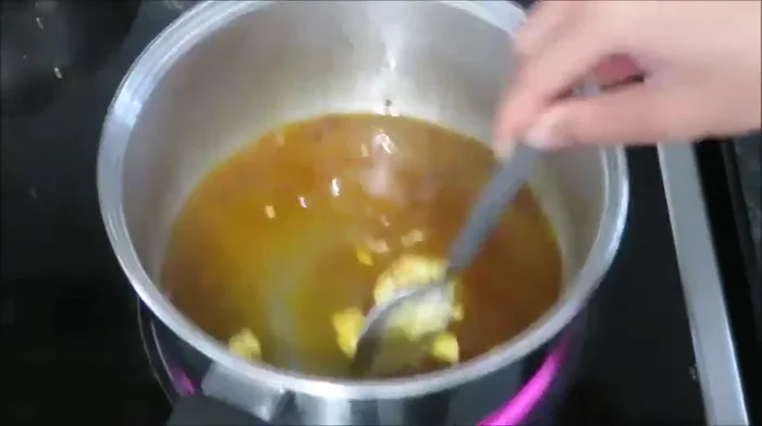Đun sôi hỗn hợp.