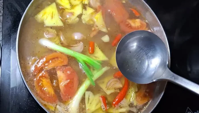 Nêm nếm cho vừa ăn (ngọt, chua, thơm).