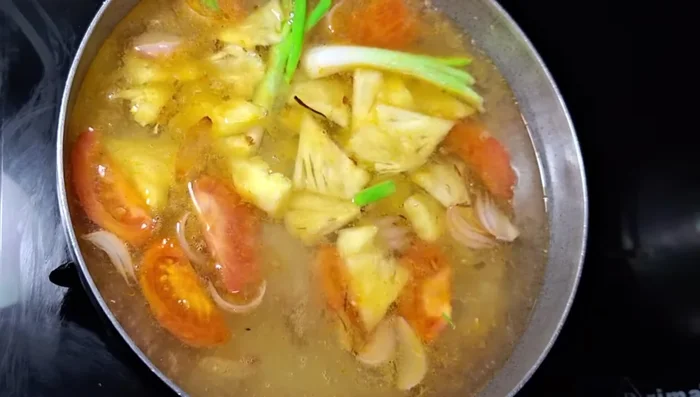 Nêm gia vị: 1/2 thìa cà phê bột canh, 1/2 thìa cà phê đường, 1/2 thìa cà phê bột ngọt, 1 thìa canh nước mắm, ớt, tiêu.