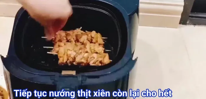 Lặp lại bước 8 và 9 cho đến khi hết thịt.