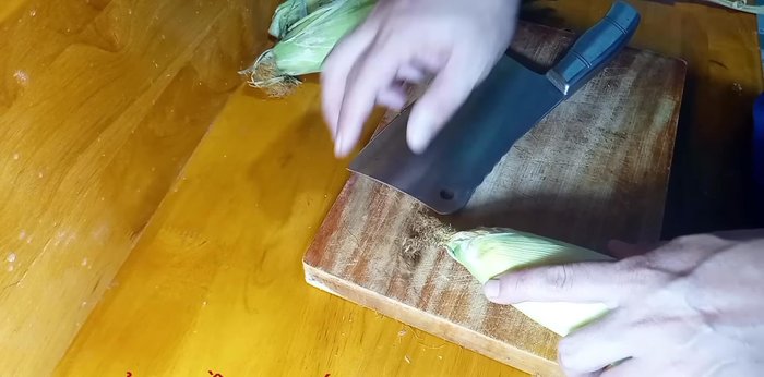 Cắt ngang phần râu bắp, không bỏ đi (80.24-86.4)