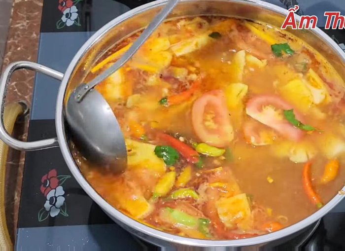 Tắt bếp, chuyển sang bếp lẩu.