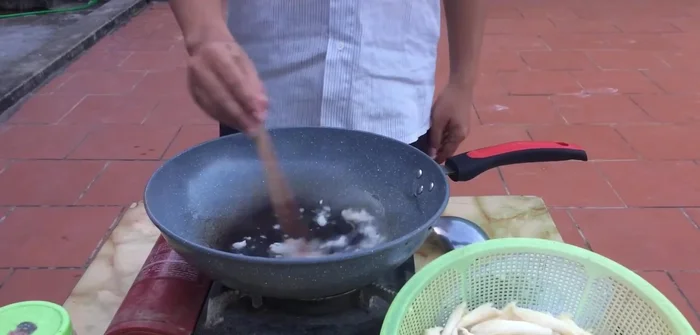 Phi thơm hành khô với dầu ăn/mỡ. (219.89)