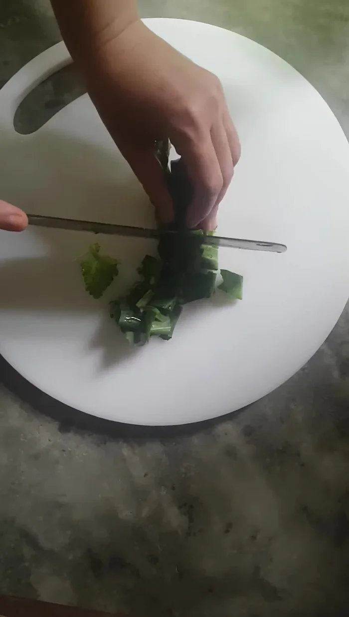 Thái su hào thành miếng vừa phải.