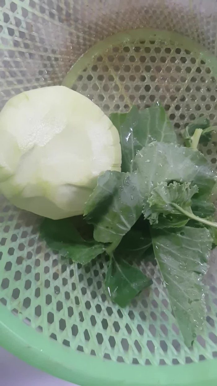 Tuy nhiên, đối với trẻ em hoặc người chưa quen, nên dùng thớt để đảm bảo an toàn.