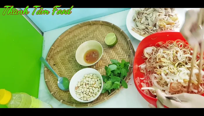 Trộn đều tất cả nguyên liệu, nêm nếm lại gia vị cho vừa ăn.