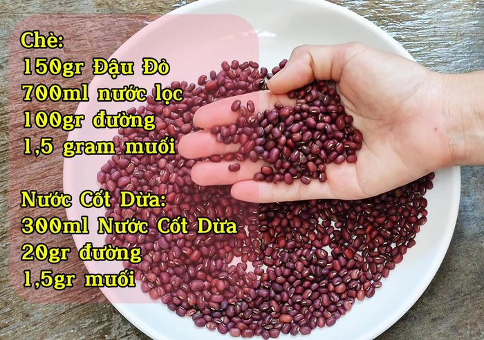 Ngâm đậu đỏ ít nhất 6 tiếng hoặc qua đêm. Chọn đậu đỏ to, đều nhau, loại hạt nhỏ sẽ ngon hơn.