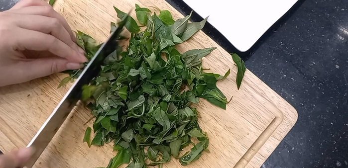 Bước 5: Trình bày món gỏi ra đĩa và thưởng thức.