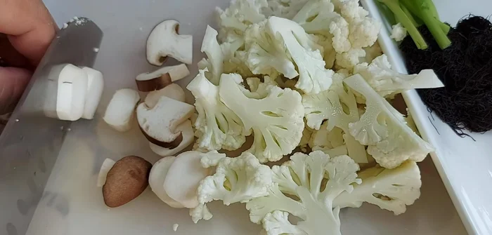 Cắt Tóc Tiên thành khúc nhỏ.