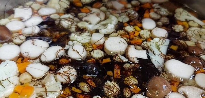 Nêm nếm gia vị: đường, hạt nêm chay, nước mắm chay (hoặc muối).