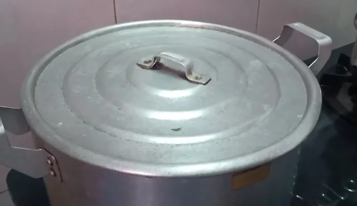 Lấy ghẹ ra khỏi nước và để nguội.