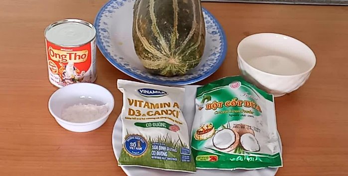 Chuẩn bị 1kg dưa gang chín, mềm và có mùi thơm.