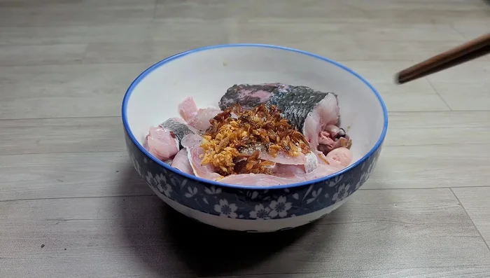 Vo sạch gạo, rang vàng nhẹ. (293.52)