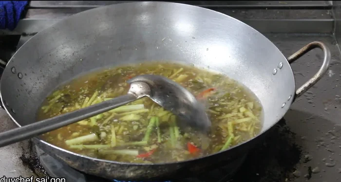 Đun sôi rồi tắt bếp.