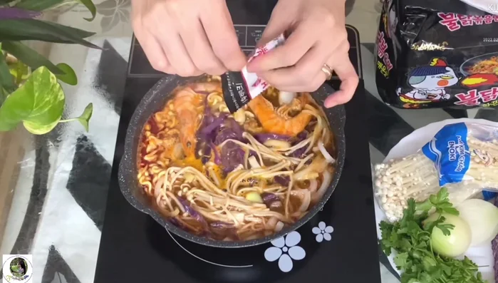 Cho rong biển vào.