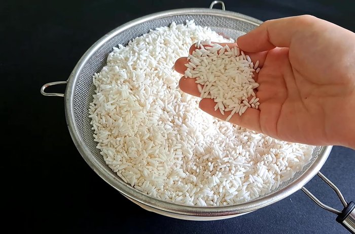 Vo sạch 500g nếp. Lưu ý: Vo nhẹ tay tránh làm nếp bị nát.