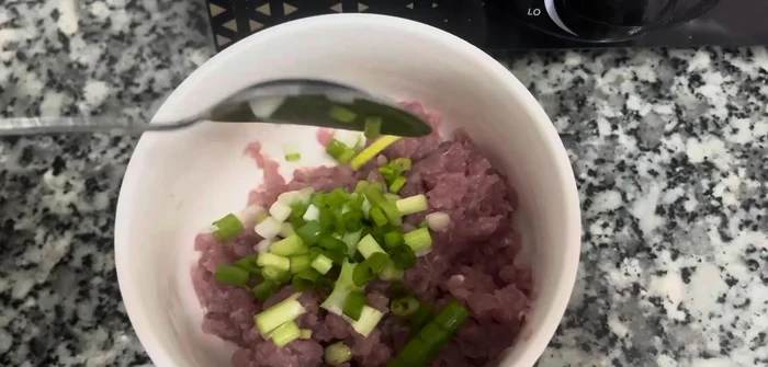 Ninh sườn non với nước khoảng 30 phút.