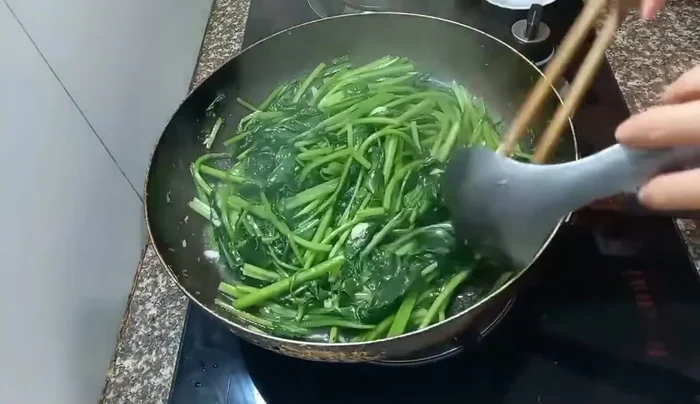 Tắt bếp.