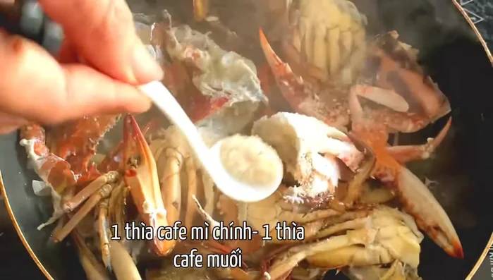 Nêm gia vị: muối, mì chính vừa ăn. (186.59)