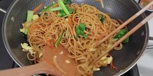 Mì xào ngon như nhà hàng: Hướng dẫn chi tiết từng bước