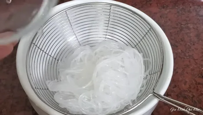Phi hành tím thơm để làm nước trộn gỏi.