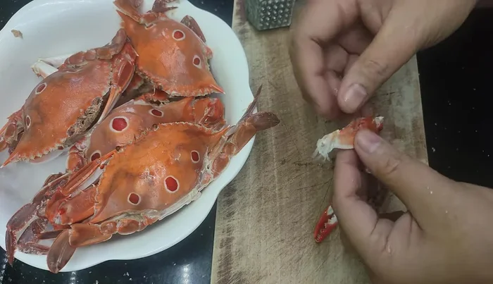Hấp ghẹ với bia, gừng, sả, ớt (nếu có). (32.8)