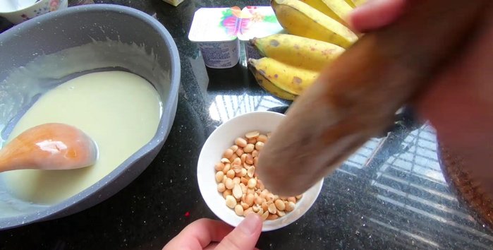 Rang sơ đậu phộng cho thơm và giòn.