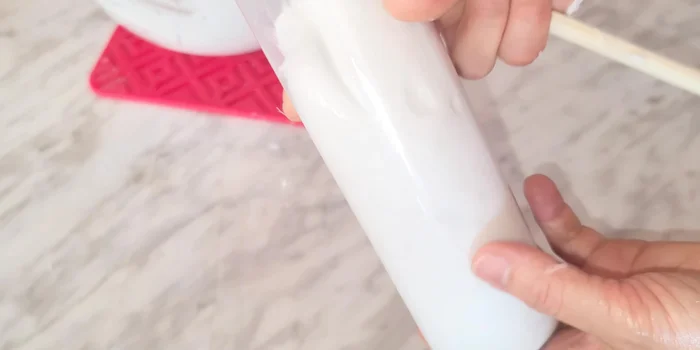 Cách 2 (Bột dai hơn): 1 chén bột gạo lọc, 1 chén bột năng, 1/2 chén bột khoai tây, 2 chén nước. Trộn riêng bột gạo với 2 chén nước, đun đến khi sệt lại. Thêm 1 muỗng canh dầu ăn, 1 chút muối. Trộn riêng bột năng và bột khoai tây. Cho bột năng vào hỗn hợp bột gạo đã đun, khuấy đều, sau đó cho bột khoai tây vào, thêm 1 muỗng canh dầu ăn, đánh cho bột mịn.