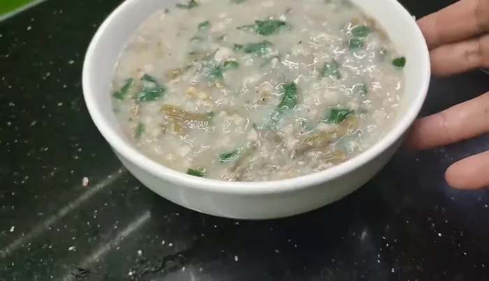 Múc canh ra bát và thưởng thức (234.879).