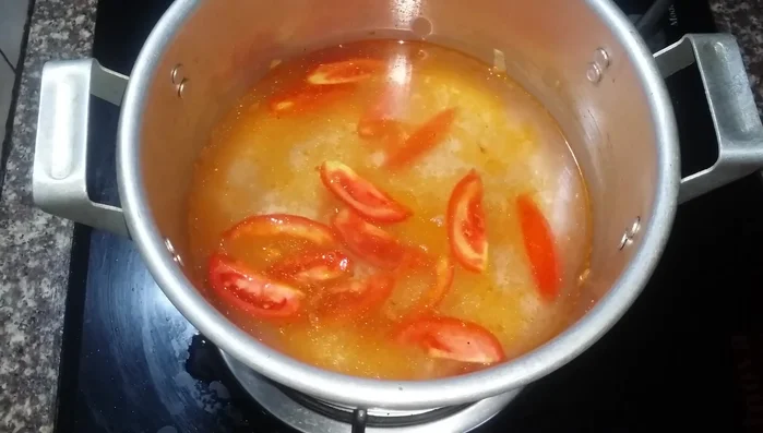 Cho hạt nêm chay vào (nếu dùng).