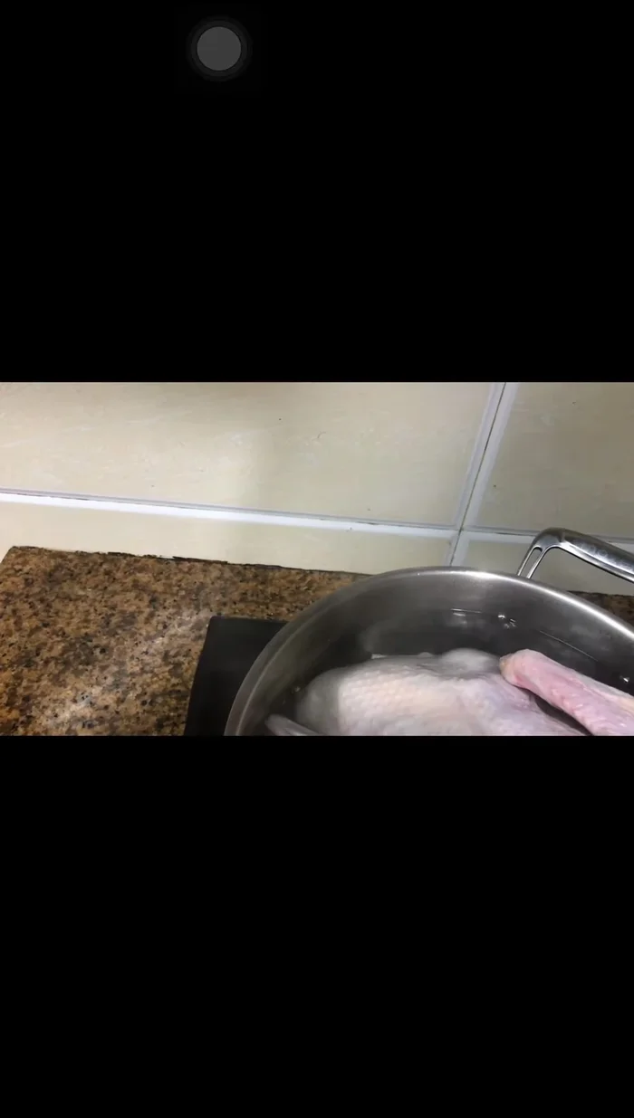 Cho ngan vào luộc cùng nước dùng.