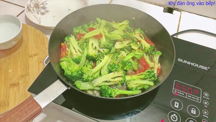 Nếu thấy khô, thêm một chút nước vào.