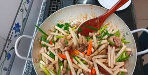 Cách làm cật heo xào ngó sen giòn ngọt, không hôi