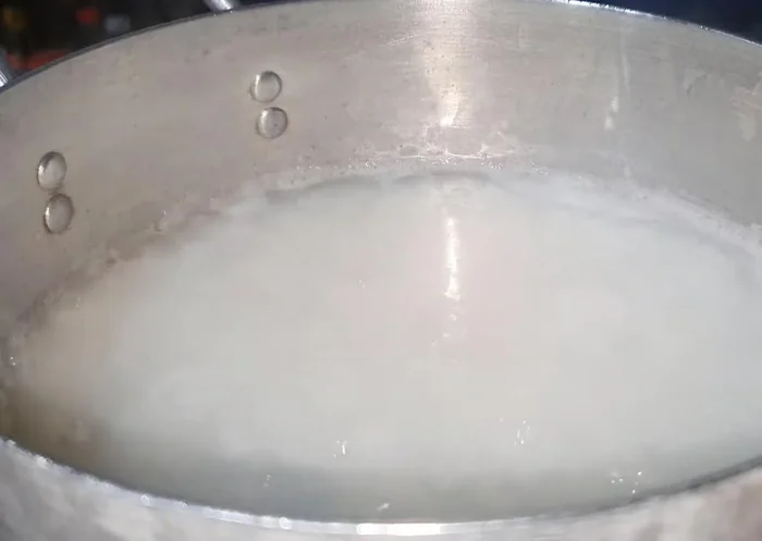 Nấu cháo đến khi nở và vừa ăn.