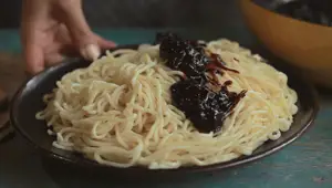 Cách làm Mì Tương Đen Jjajangmyeon chuẩn vị Hàn Quốc