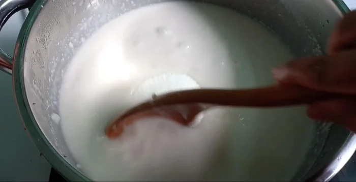 Thêm 300g đường vào nếp.