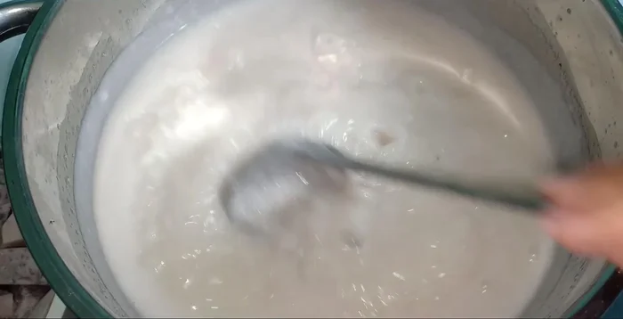 Thêm một ít muối để cân bằng vị ngọt.