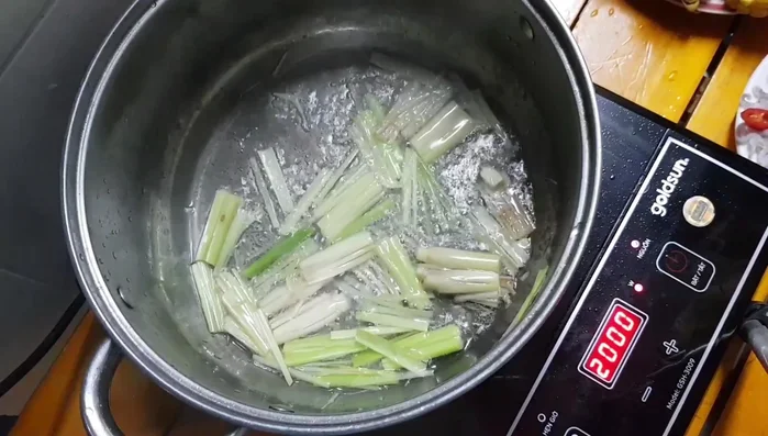 Phi thơm gừng, tỏi, sả, cà chua.