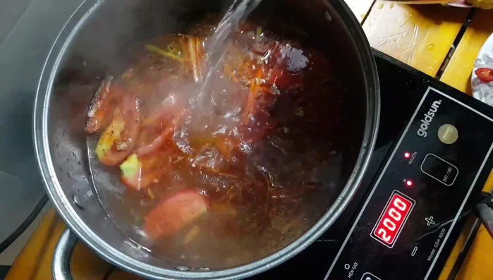 Nêm nếm gia vị cho vừa ăn.