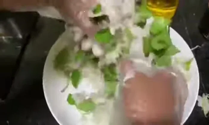 Trộn đều tất cả nguyên liệu.
