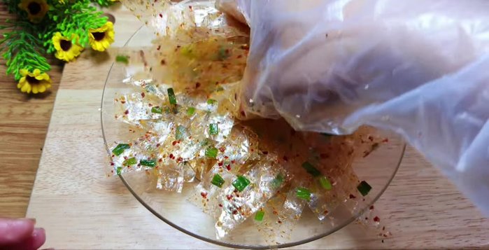 Trình bày ra đĩa và thưởng thức.